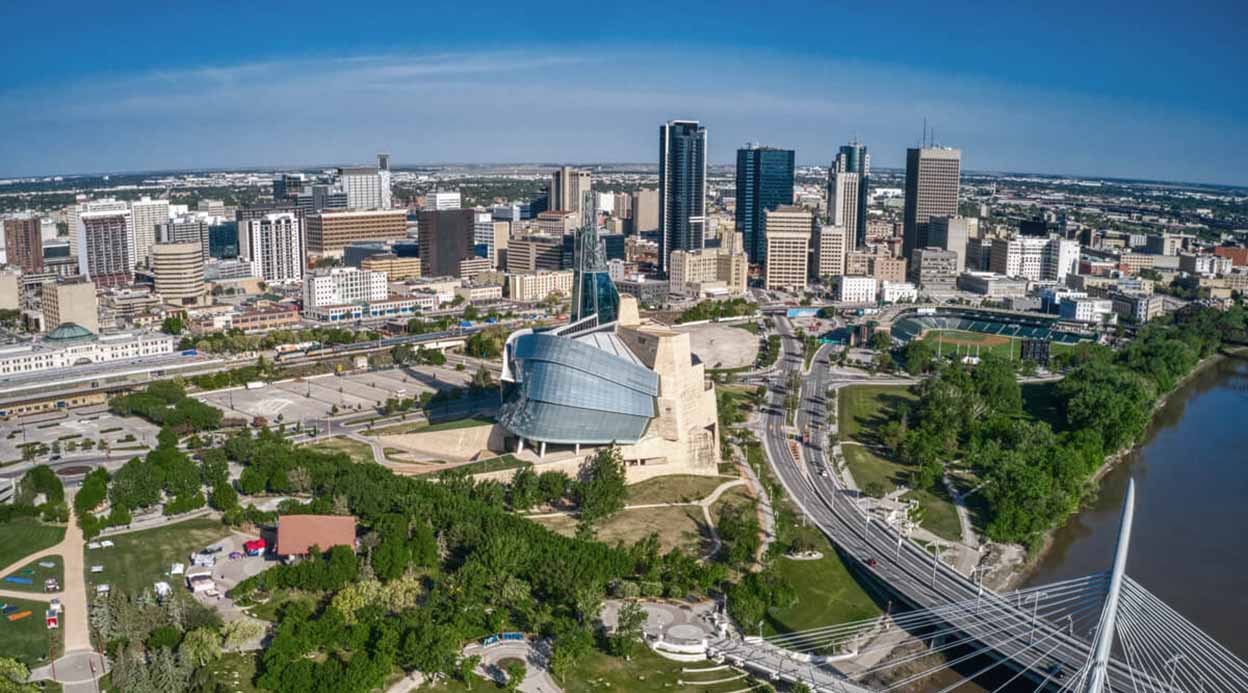 Winnipeg Travel Essentials: Comparing Buses, Trains, and Transfer Services